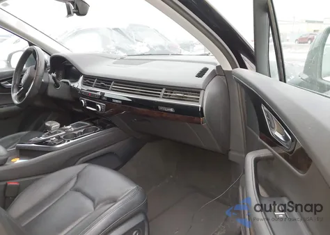 2018 Audi Q7 3.0T Premium z USA, uszkodzony, nr VIN WA1VAAF79JD054995